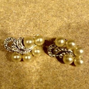 🎈 2/$8 - Retro Rhinestone & Pearl Earrings